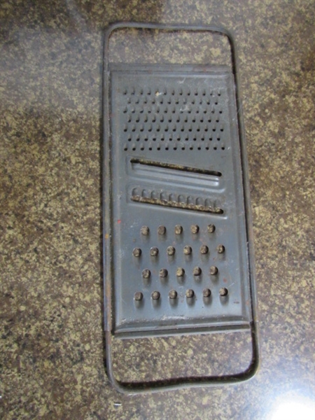 VINTAGE GRATERS