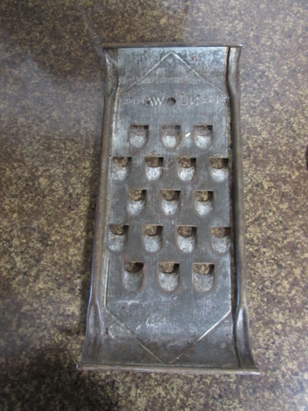 VINTAGE GRATERS