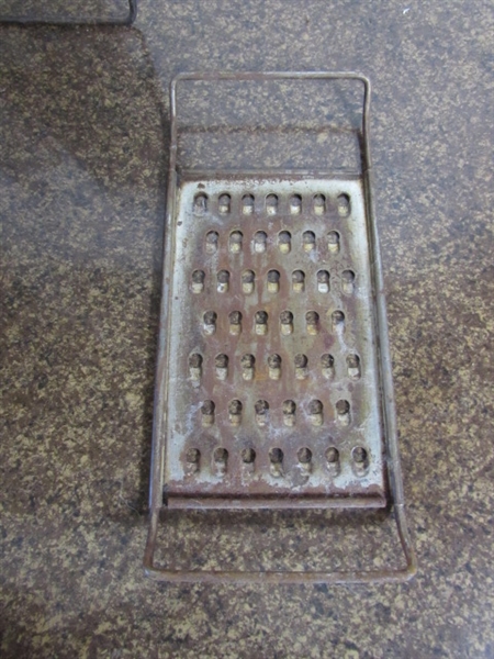 VINTAGE GRATERS