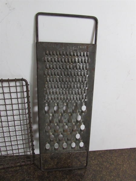 VINTAGE GRATERS