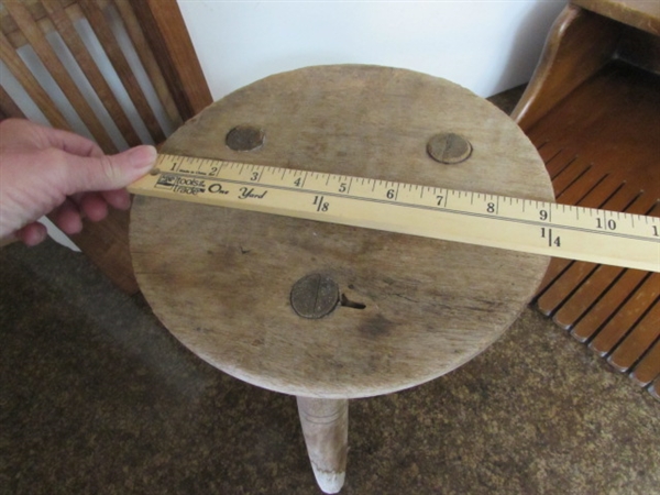 VINTAGE WOODEN CRANBERRY RAKE, BATH TRAY & SMALL STOOL