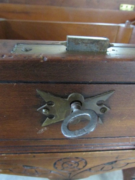 ANTIQUE WALNUT EASTLAKE SEWING STAND W/DRAWER