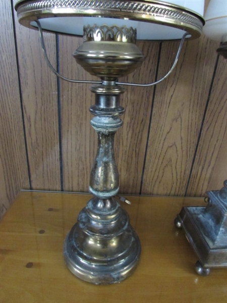 PAIR OF VINTAGE BRASS TABLE LAMPS