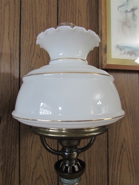 PAIR OF VINTAGE BRASS TABLE LAMPS