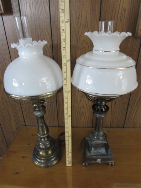 PAIR OF VINTAGE BRASS TABLE LAMPS