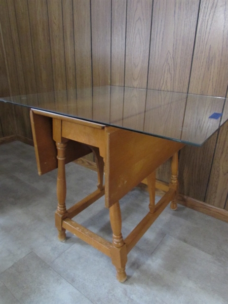 VINTAGE MAPLE DROP LEAF SIDE TABLE W/GLASS TOP