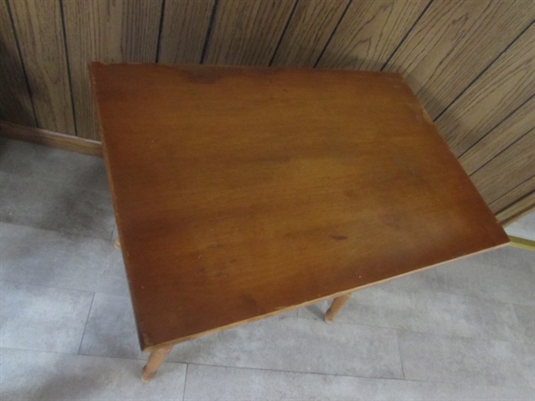 VINTAGE MAPLE SIDE TABLE W/STORAGE & GLASS TOP