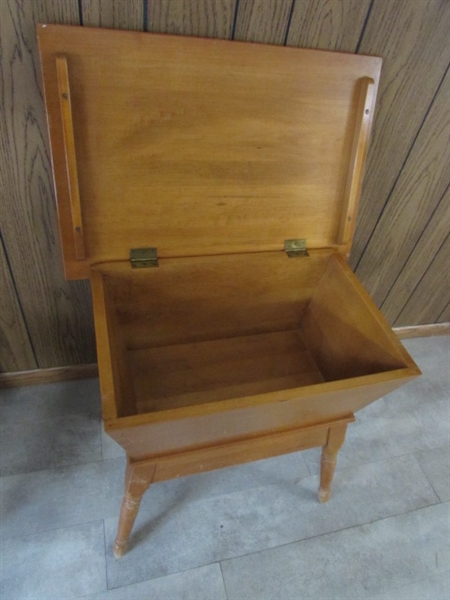 VINTAGE MAPLE SIDE TABLE W/STORAGE & GLASS TOP