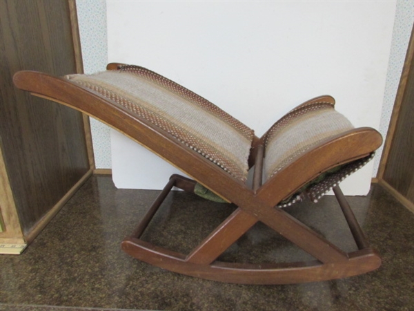 VINTAGE WOODEN FOOTSTOOL