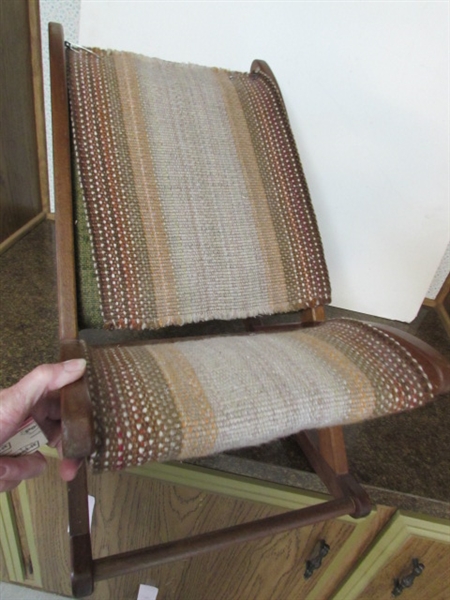 VINTAGE WOODEN FOOTSTOOL