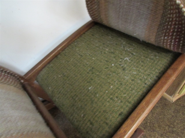 VINTAGE WOODEN FOOTSTOOL