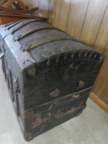 ANTIQUE CAMEL BACK TRUNK