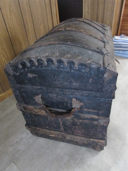 ANTIQUE CAMEL BACK TRUNK