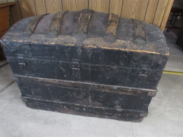 ANTIQUE CAMEL BACK TRUNK