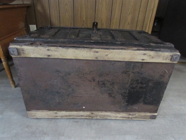 ANTIQUE CAMEL BACK TRUNK