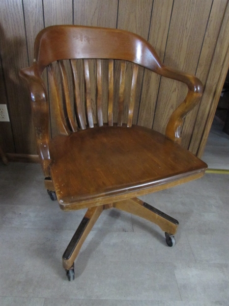 ANTIQUE WOODEN DESK/OFFICE CHAIR