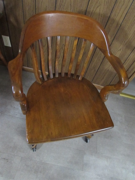 ANTIQUE WOODEN DESK/OFFICE CHAIR