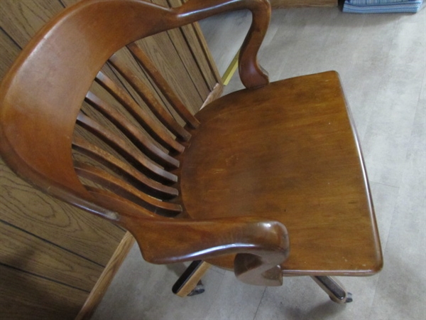 ANTIQUE WOODEN DESK/OFFICE CHAIR