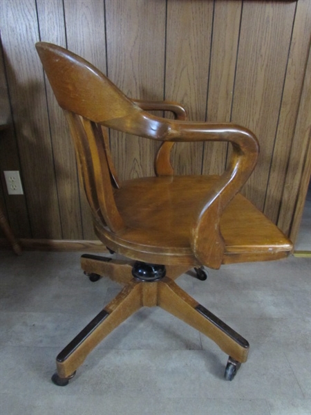 ANTIQUE WOODEN DESK/OFFICE CHAIR