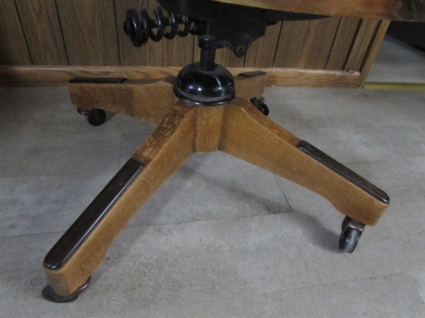 ANTIQUE WOODEN DESK/OFFICE CHAIR