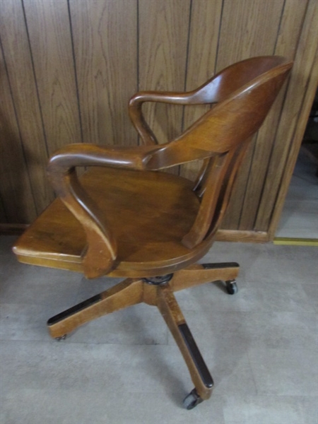 ANTIQUE WOODEN DESK/OFFICE CHAIR