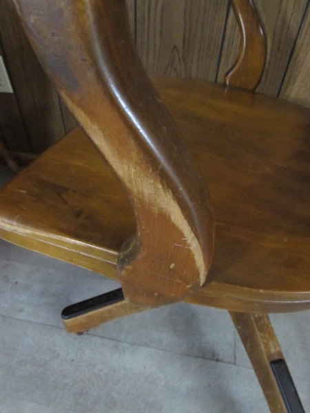 ANTIQUE WOODEN DESK/OFFICE CHAIR