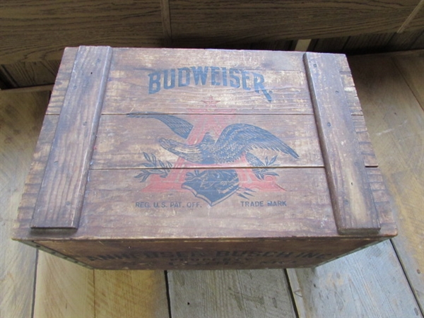 ANHEUSER-BUSCH BUDWEISER WOODEN CRATE WITH CHECKERBOARD LID