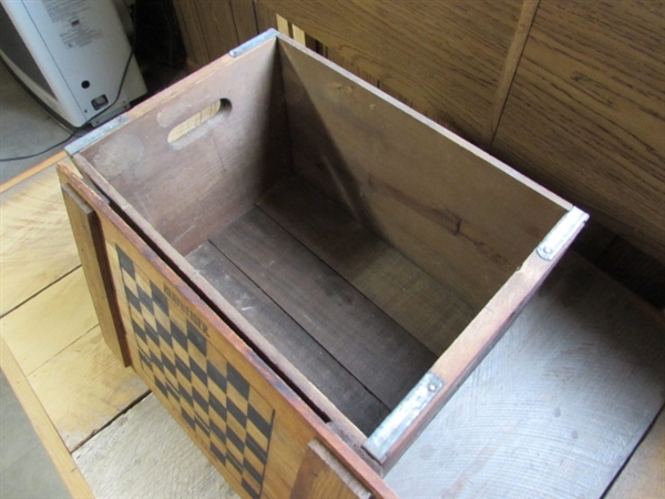 ANHEUSER-BUSCH BUDWEISER WOODEN CRATE WITH CHECKERBOARD LID