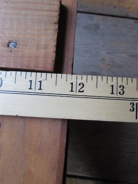 ANHEUSER-BUSCH BUDWEISER WOODEN CRATE WITH CHECKERBOARD LID