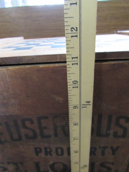 ANHEUSER-BUSCH BUDWEISER WOODEN CRATE WITH CHECKERBOARD LID