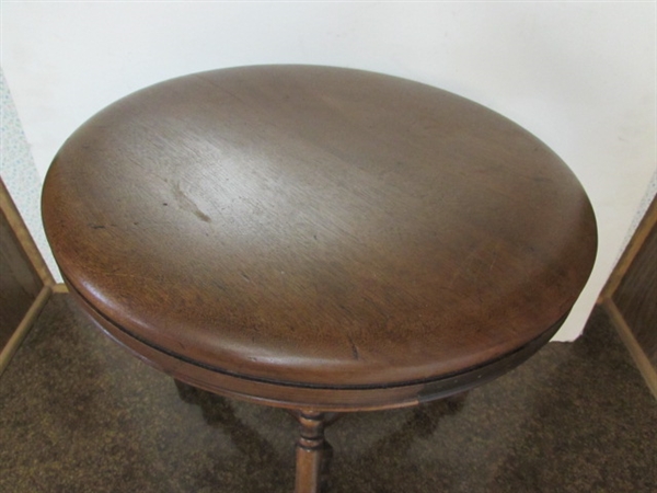 VINTAGE/ANTIQUE PIANO STOOL