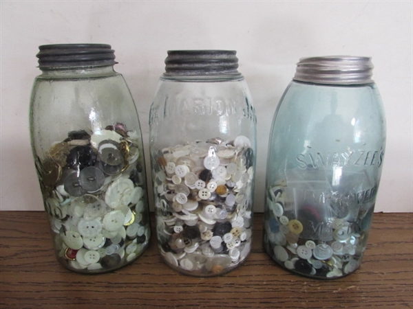 3 VINTAGE/ANTIQUE 1/2 GALLON BLUE JARS W/BUTTON COLLECTION