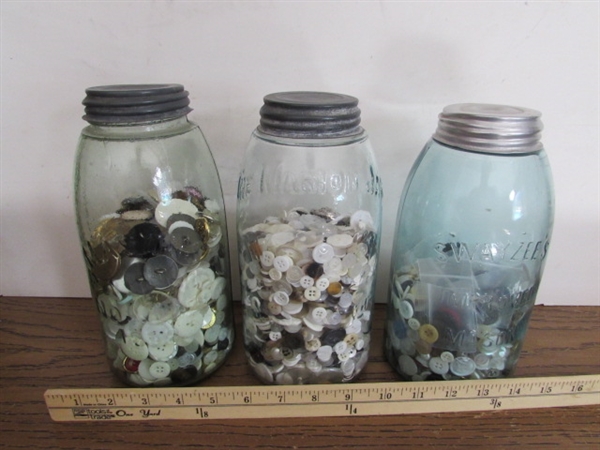 3 VINTAGE/ANTIQUE 1/2 GALLON BLUE JARS W/BUTTON COLLECTION