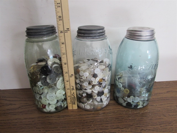 3 VINTAGE/ANTIQUE 1/2 GALLON BLUE JARS W/BUTTON COLLECTION