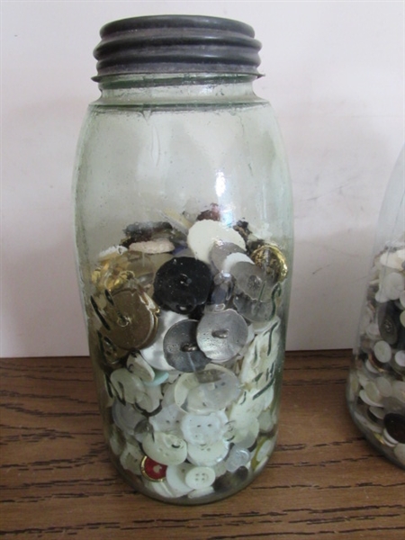 3 VINTAGE/ANTIQUE 1/2 GALLON BLUE JARS W/BUTTON COLLECTION