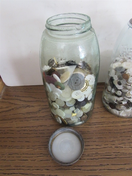 3 VINTAGE/ANTIQUE 1/2 GALLON BLUE JARS W/BUTTON COLLECTION