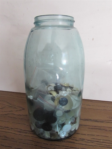 3 VINTAGE/ANTIQUE 1/2 GALLON BLUE JARS W/BUTTON COLLECTION