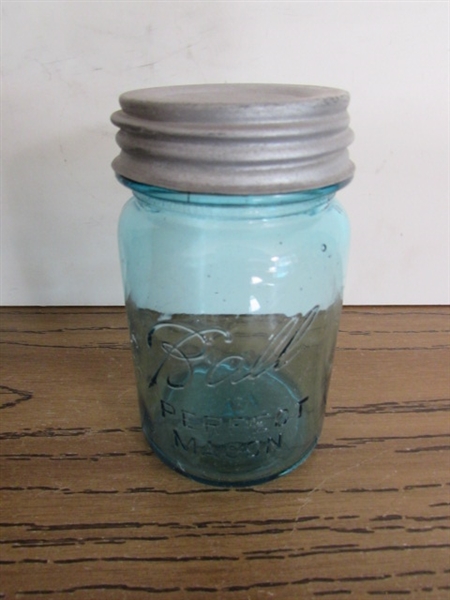 SMALL VTG/ANTIQUE BLUE PINT/JELLY JARS & GLASS FLOWER FROG