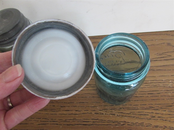 SMALL VTG/ANTIQUE BLUE PINT/JELLY JARS & GLASS FLOWER FROG