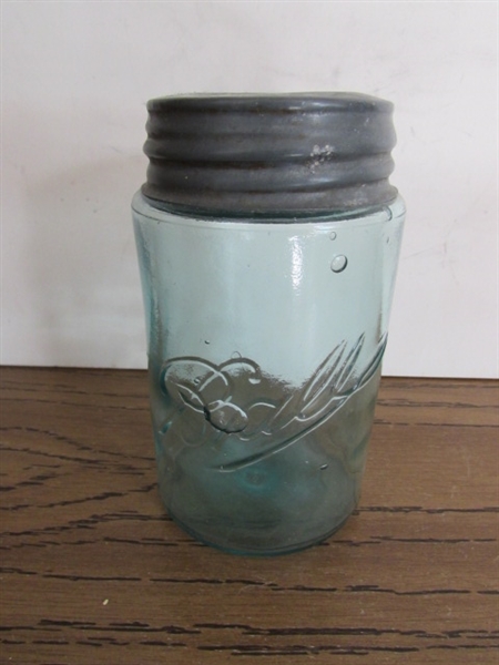 SMALL VTG/ANTIQUE BLUE PINT/JELLY JARS & GLASS FLOWER FROG