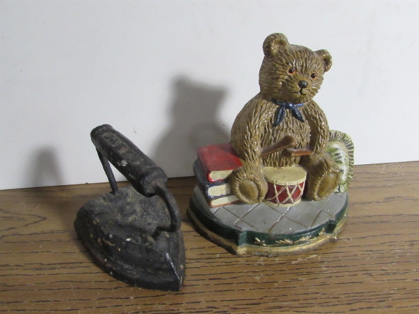 SAD IRON & CAST IRON BEAR DOOR STOP