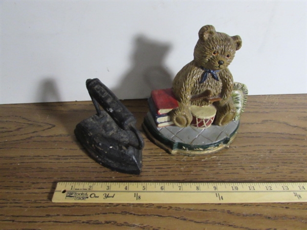 SAD IRON & CAST IRON BEAR DOOR STOP