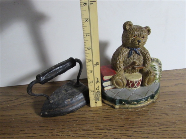 SAD IRON & CAST IRON BEAR DOOR STOP