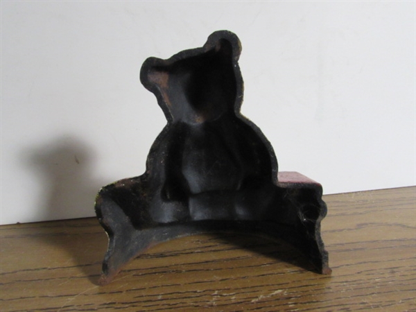 SAD IRON & CAST IRON BEAR DOOR STOP