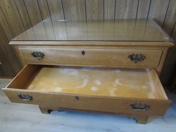 WILLETT SOLID MAPLE 4 DRAWER DRESSER W/GLASS TOP - MATCHES LOT #170