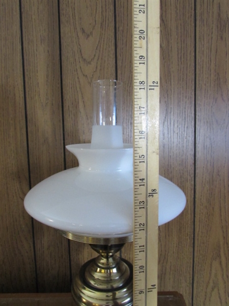 ANTIQUE STYLE BRASS TABLE LAMP