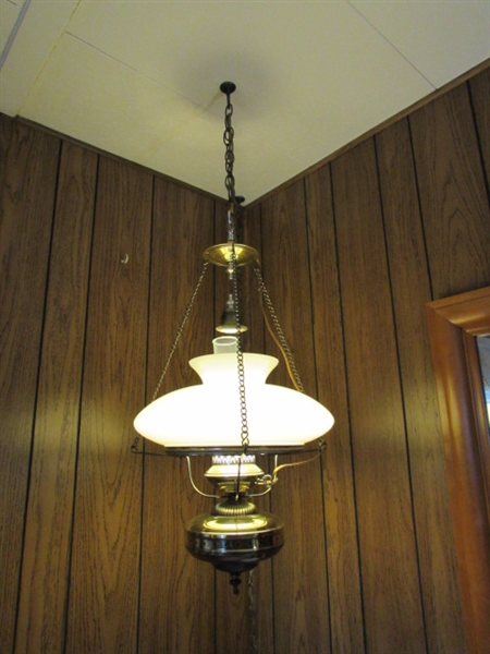 ANTIQUE STYLE BRASS SWAG LAMP