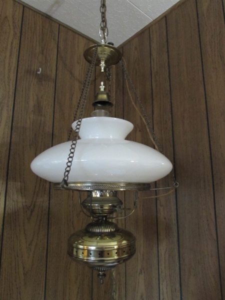 ANTIQUE STYLE BRASS SWAG LAMP