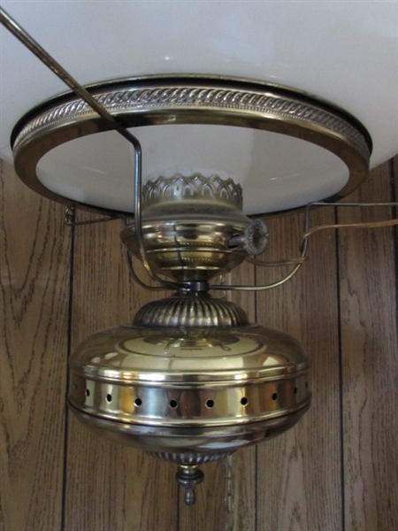 ANTIQUE STYLE BRASS SWAG LAMP