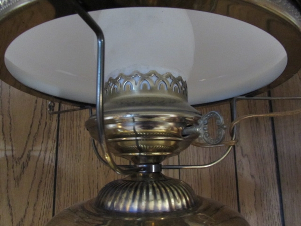 ANTIQUE STYLE BRASS SWAG LAMP